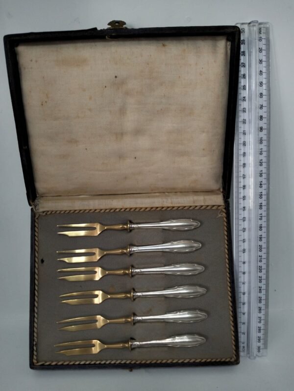 Boxed set of Cake forks in Silver plate with gilded heads