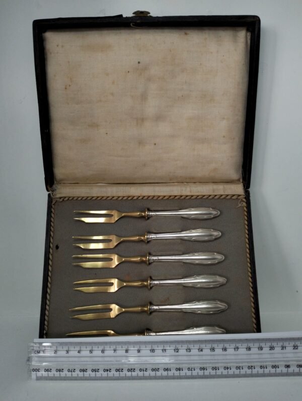 Boxed set of Cake forks in Silver plate with gilded heads3