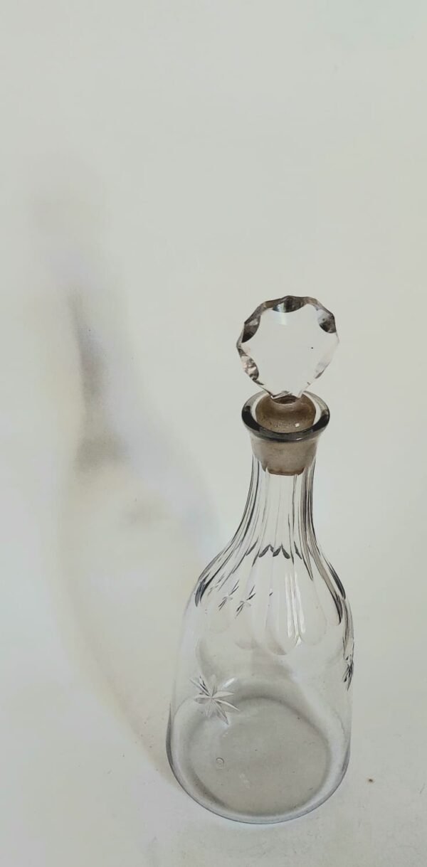 Glass Bell Shaped Decanter with Stopper 2