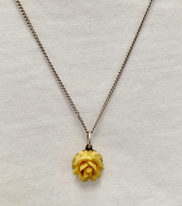 Silver chain with ivory rose 4
