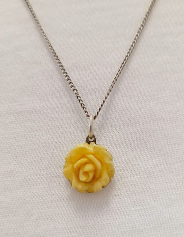 Silver chain necklace with Ivory rose pendant