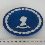 Vintage Queen Elizabeth 2 Silver Jubilee Blue Wedgwood Dish Ring Dish top