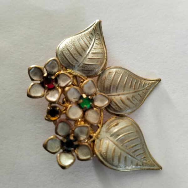 Vintage Gold Tone brooch with enamel inlay - Image 3