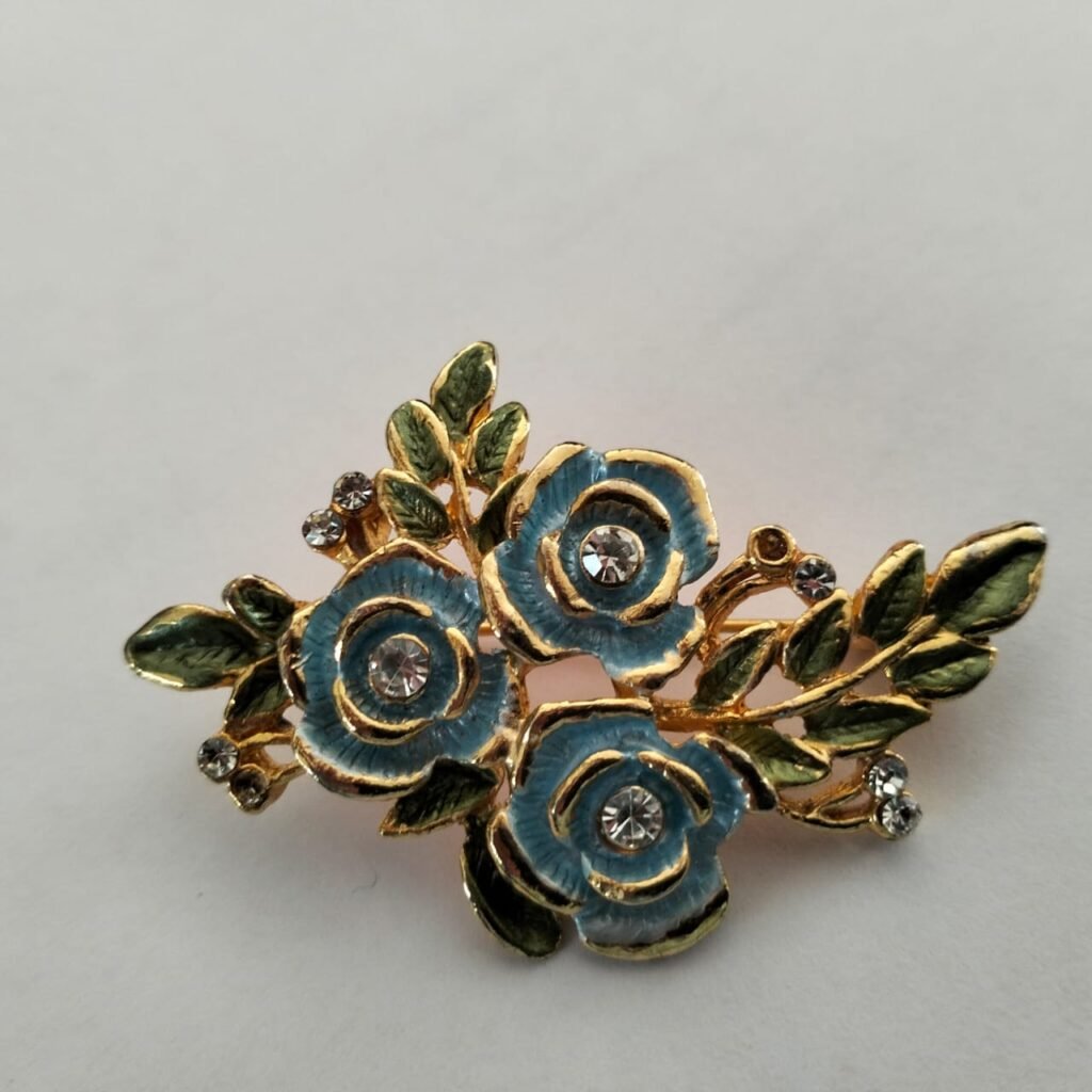 Vintage store enameled pin with gold inlay - Victorian