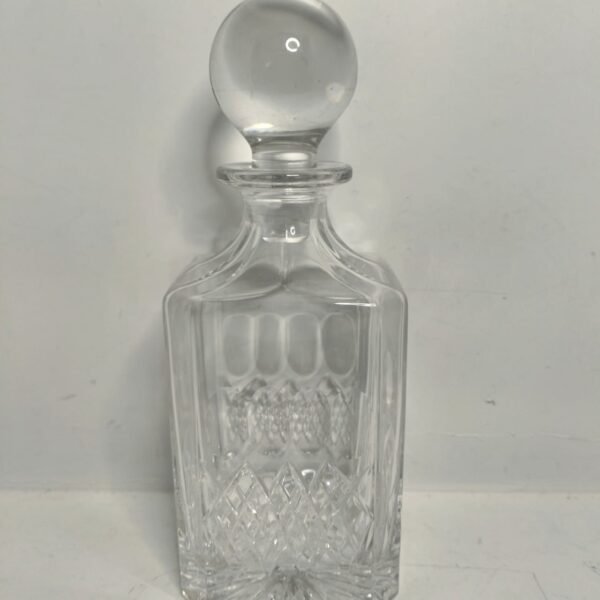 Glass Decanter square with a Round lid 1