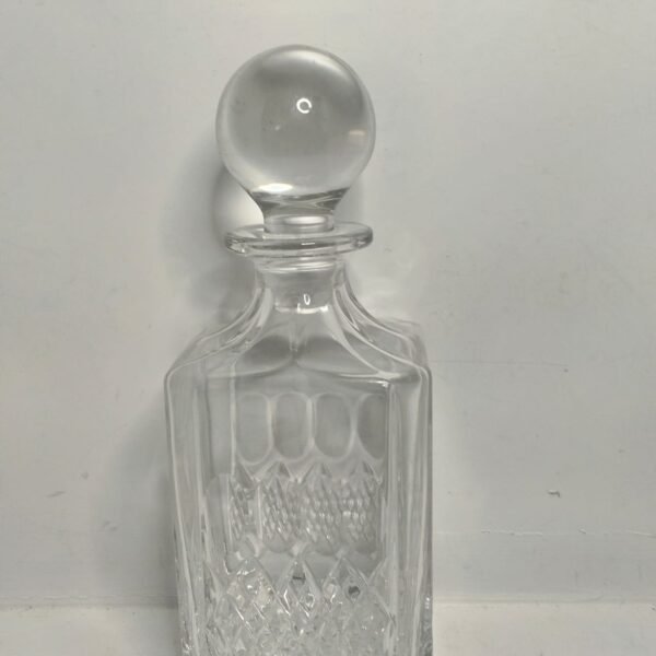 Glass Decanter square with a Round lid3