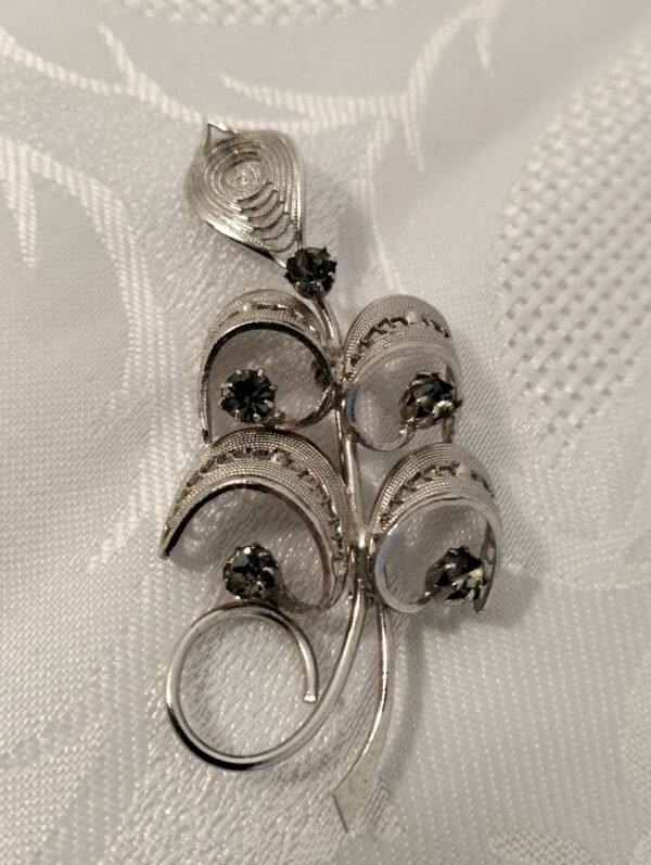 Silver Filigree Style Brooch - Image 9