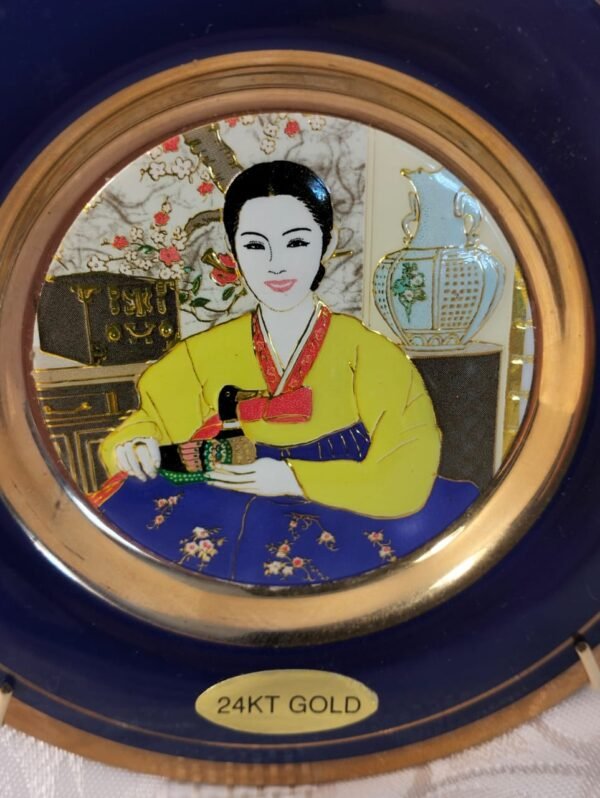 Vintage Korean 24kt gold rim enamelled souvenir plate - Image 3