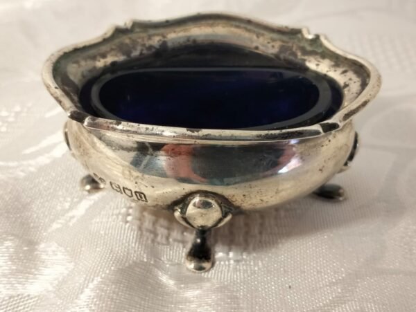 Lovely Sterling Silver 4 Footed Salt Cellar and Blue Lining - Image 4