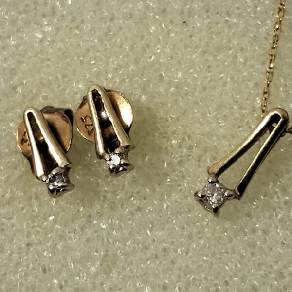 9ct Gold and diamond Pendant set - Image 3