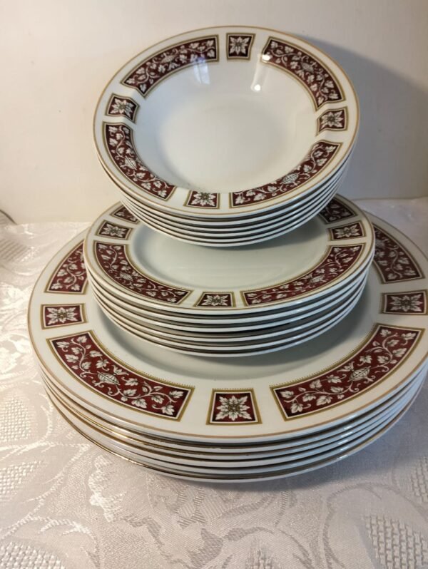 Alfred Meakin 18 piece dinner set