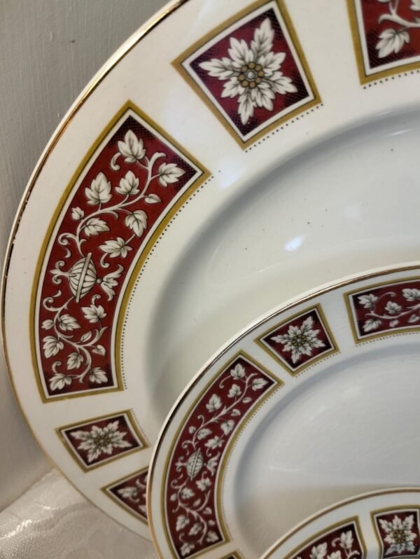 Alfred Meakin 18 piece dinner set