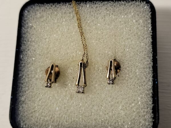 9ct Gold and diamond Pendant set