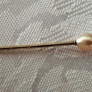 14ct Gold pin with cultured Pearl