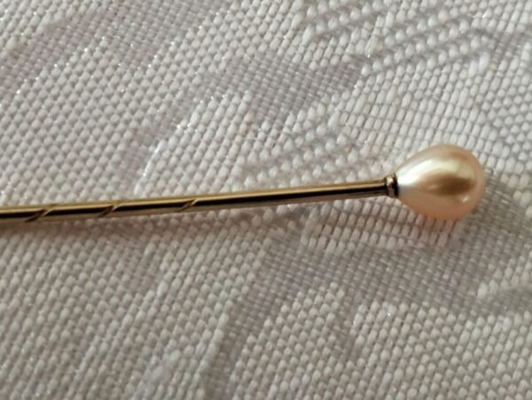 14ct Gold pin with cultured Pearl