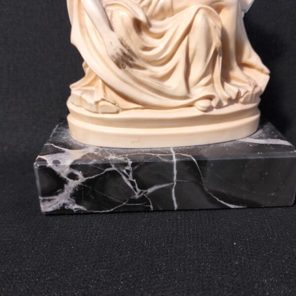 Vintage Italian G Ruggeri Pieta Sculpture - Image 3