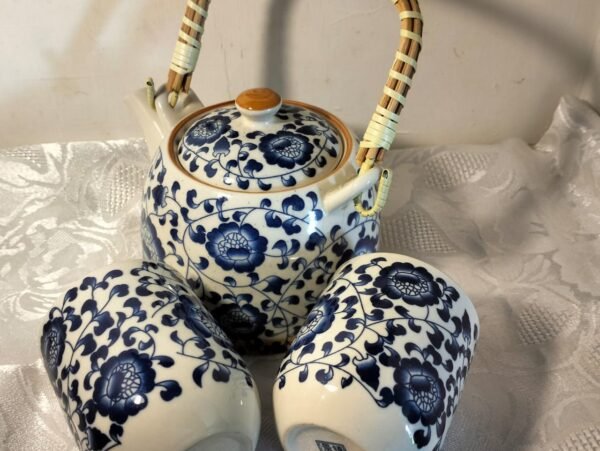Affordable Vintage Chinese Style Teapot and cups - Image 2