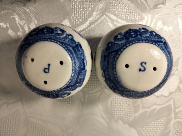 Japan Blue Willow Salt and Pepper Set - Image 2