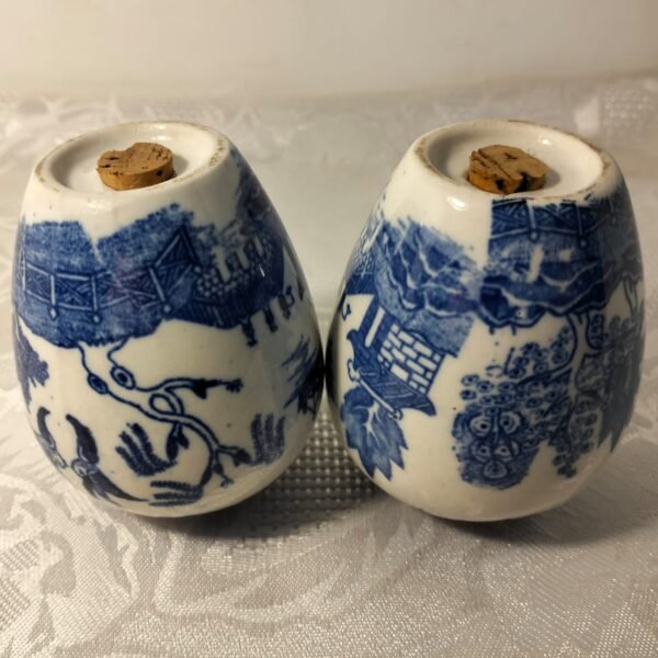 Japan Blue Willow Salt and Pepper Set - Image 4