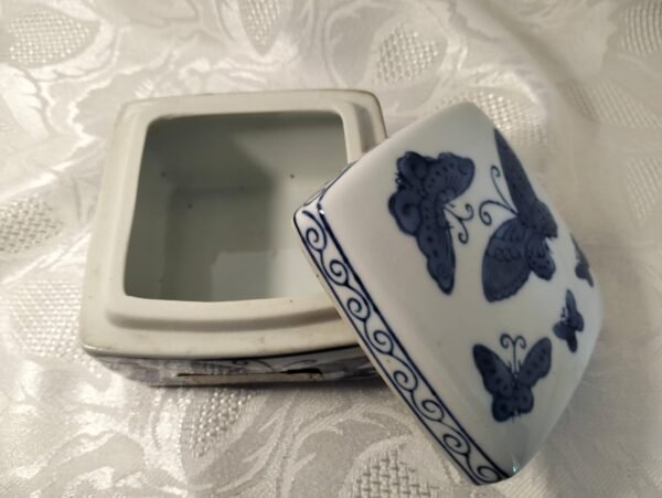 Ming Blue Trinket Box with Lid - Image 4