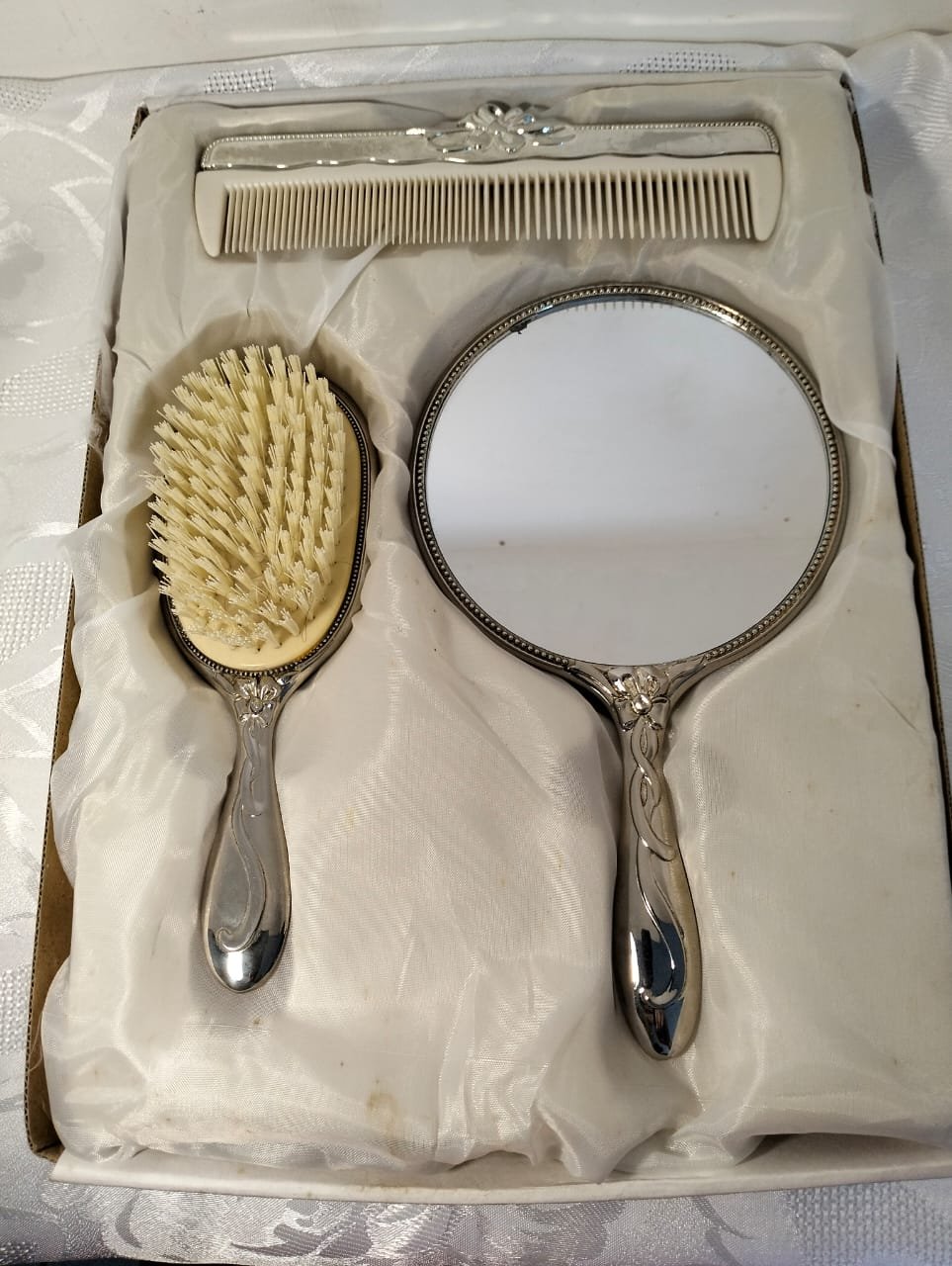 Vintage Art Nouveau 3 Piece Vanity Set 2 Vintage Art Nouveau 3 Piece Vanity Set - Image 2