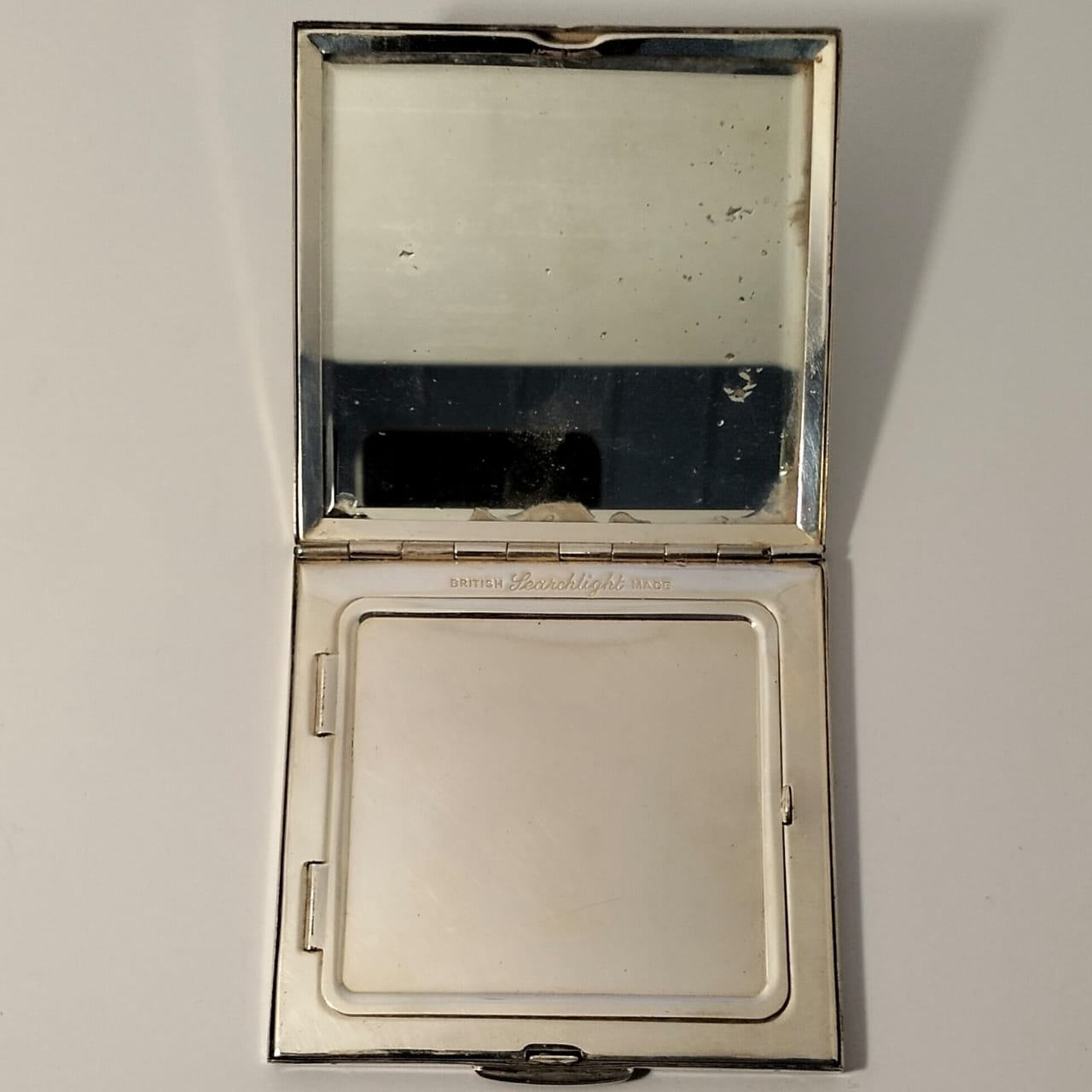Vintage British Searchlight Powder Compact 6 Vintage British Searchlight Powder Compact - Image 6