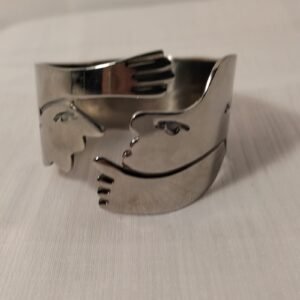 Carrol Boyes Napkin Ring This Carrol Boyes napkin ring is made of stainless steel and is in perfect almost unused condition. It has no scratches or signs of wear and is stamped on the inside “Carrol Boyes 18/8 Stainless Steel South Africa”. It measures 5cm in diameter. VALUE: R195,00 OUR PRICE: R100,00