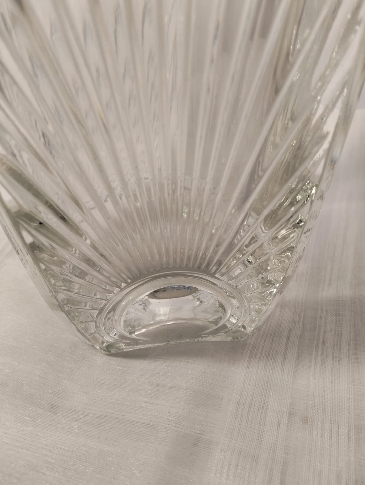 Beautiful Vintage glass flower vase 2 Beautiful Vintage glass flower vase - Image 2