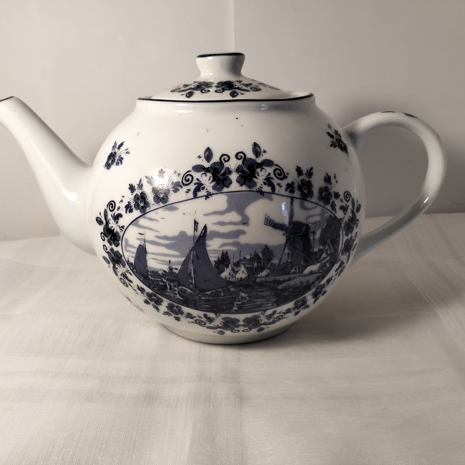 Vintage M DELFT BLAAU OUDE MOLEN Teapot 1 M DELFT BLAAU OUDE MOLEN Teapot