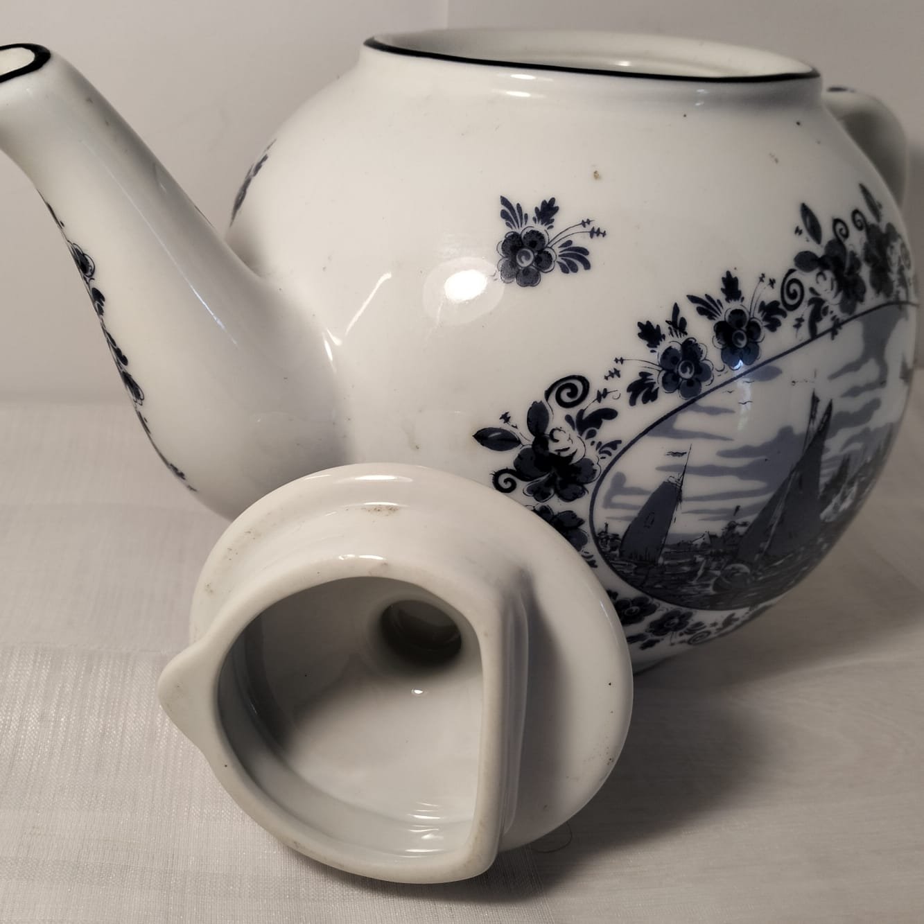 Vintage M DELFT BLAAU OUDE MOLEN Teapot 3 Vintage M DELFT BLAAU OUDE MOLEN Teapot - Image 3