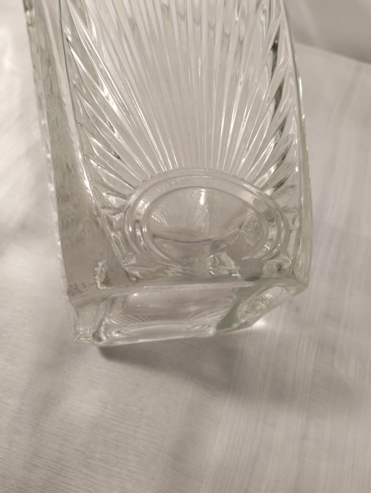 Beautiful Vintage glass flower vase 6 Beautiful Vintage glass flower vase - Image 6