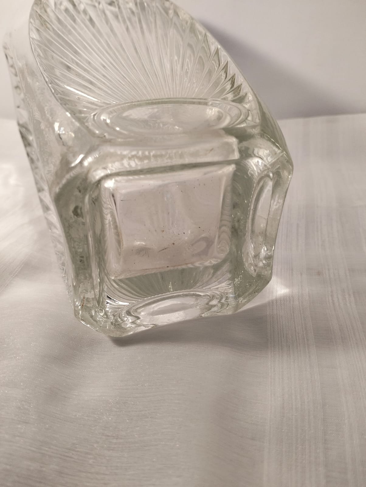Beautiful Vintage glass flower vase 4 Beautiful Vintage glass flower vase - Image 4
