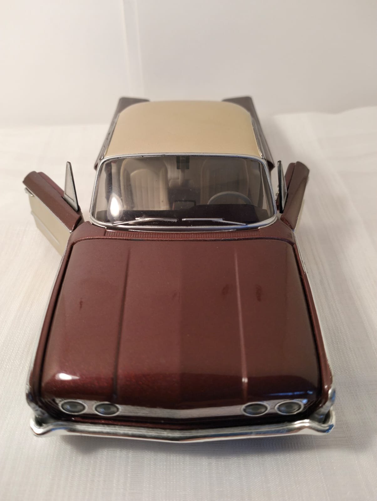 Maisto Pro Rodz 1960 Ford Starliner Model