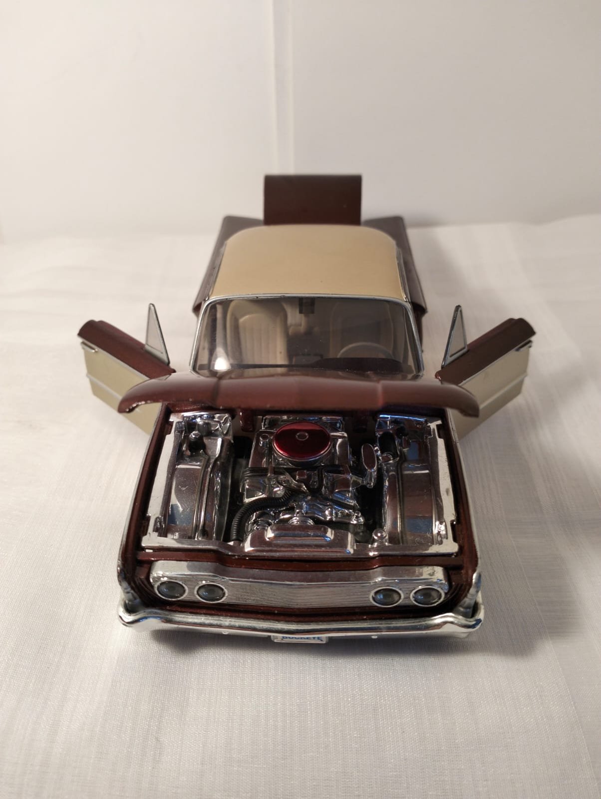 Maisto Pro Rodz 1960 Ford Starliner Model