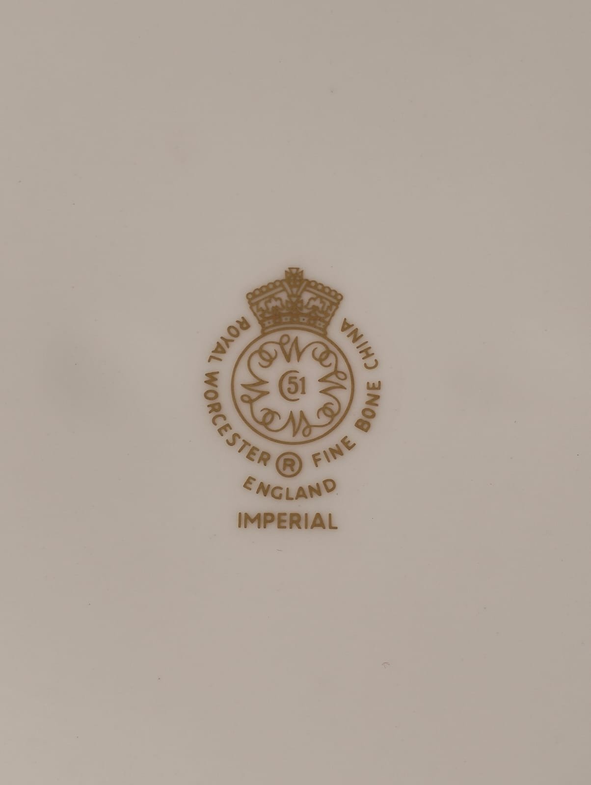 Royal Worcester ‘Imperial White' Lidded Vegetable Dish 4 Royal Worcester ‘Imperial White' Lidded Vegetable Dish - Image 4