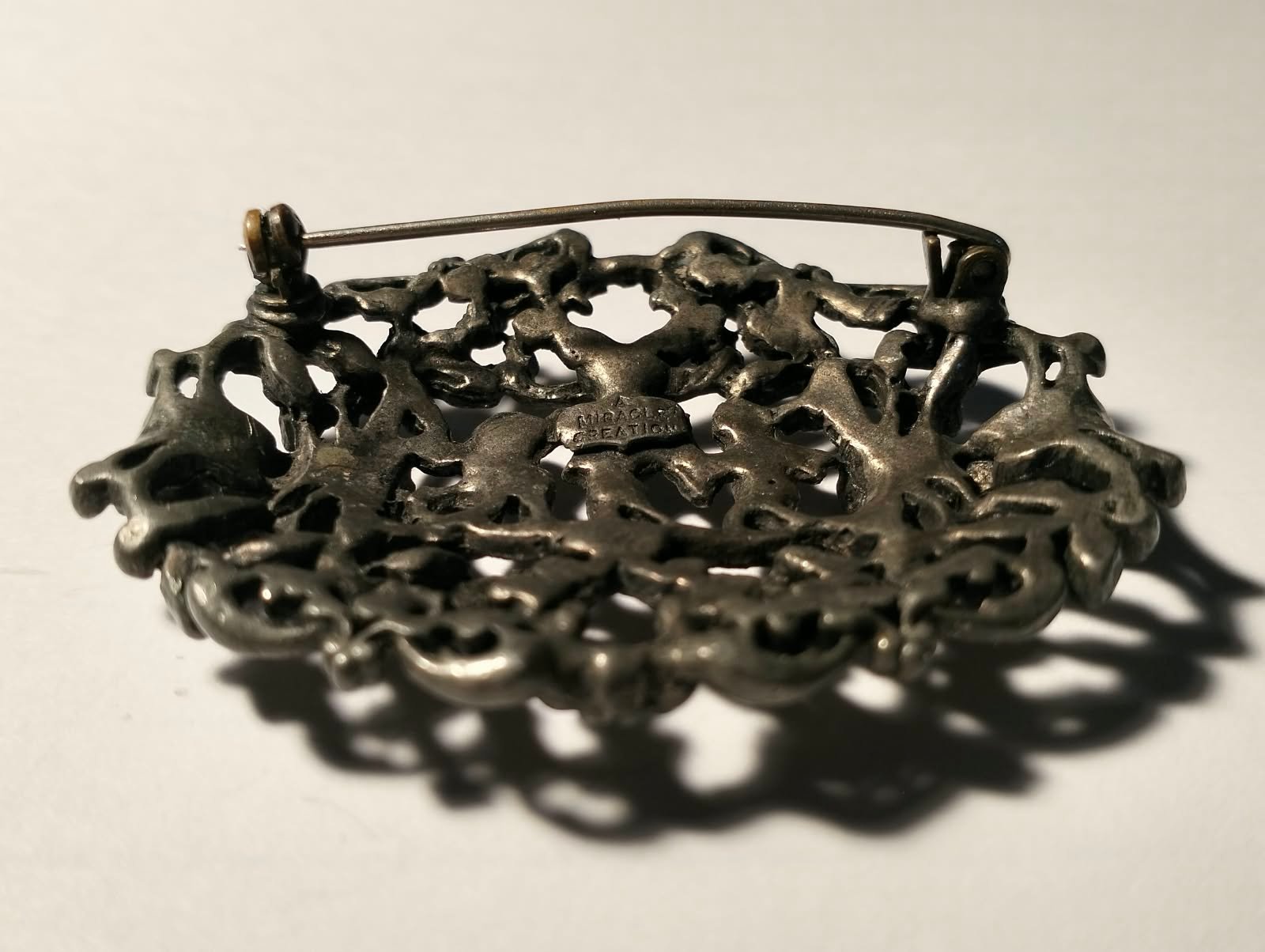 Lovely Vintage Three Cherubs Openwork Brooch 2 Lovely Vintage Three Cherubs Openwork Brooch - Image 2