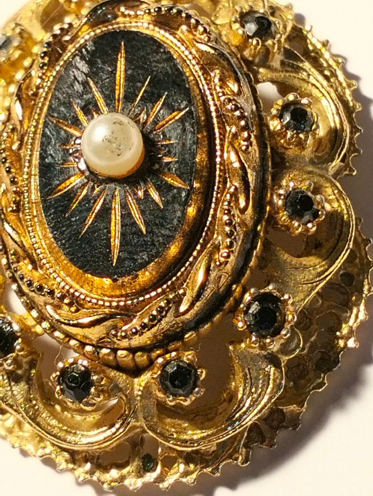 Attractive Vintage Victorian Revival Brooch 5 Attractive Vintage Victorian Revival Brooch - Image 5