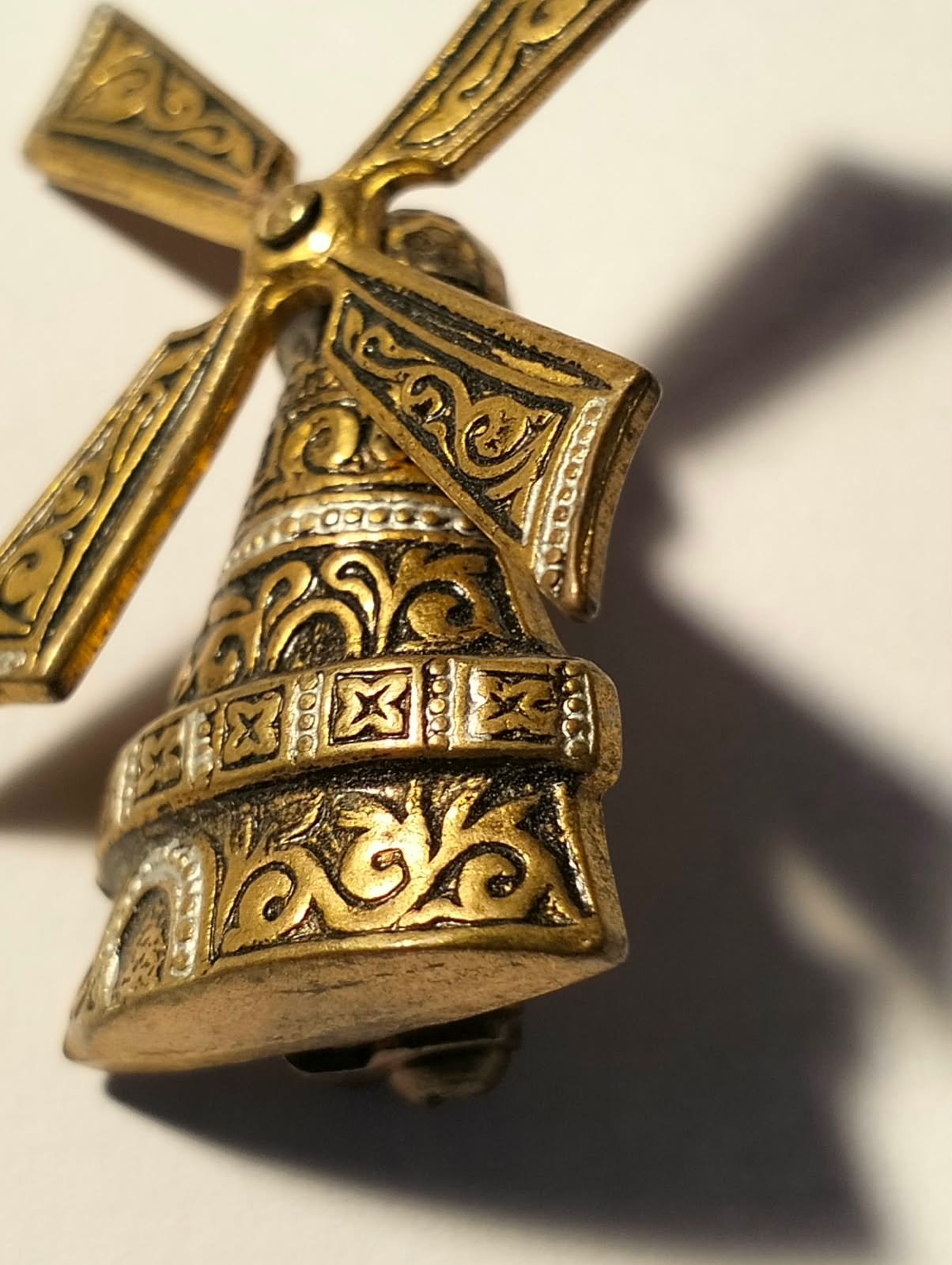 Charming Vintage Ornate Two Tone Windmill Brooch 5 Charming Vintage Ornate Two Tone Windmill Brooch - Image 5