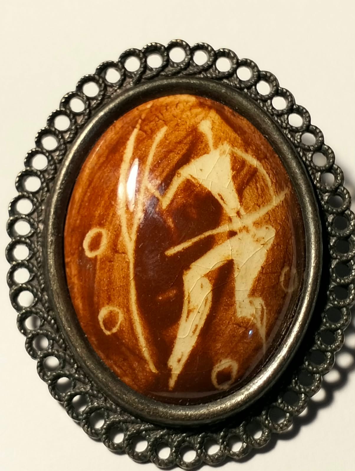 Charming Vintage Reverse Carved Cameo Style Brooch 4 Charming Vintage Reverse Carved Cameo Style Brooch - Image 4