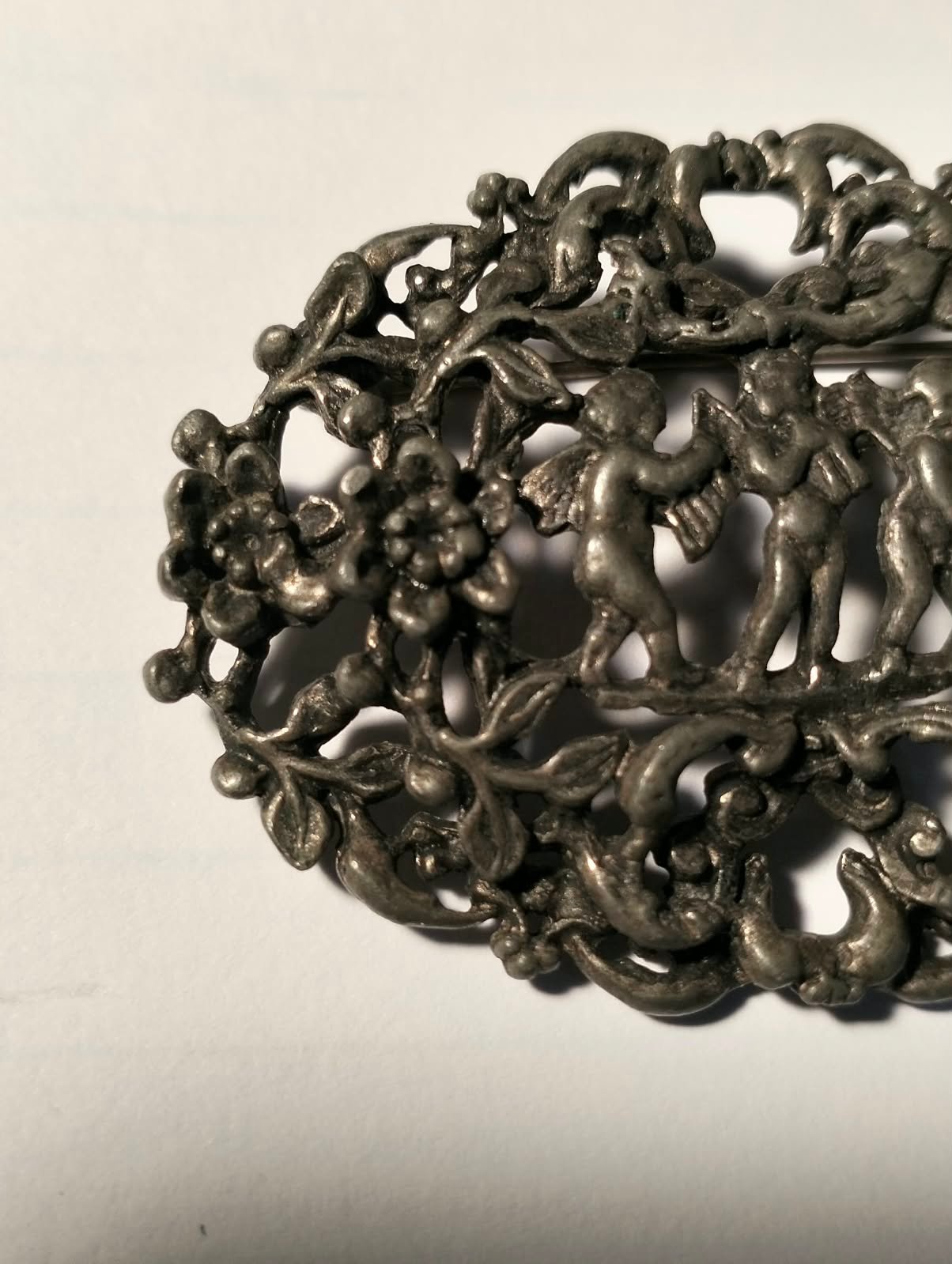 Lovely Vintage Three Cherubs Openwork Brooch 4 Lovely Vintage Three Cherubs Openwork Brooch - Image 4