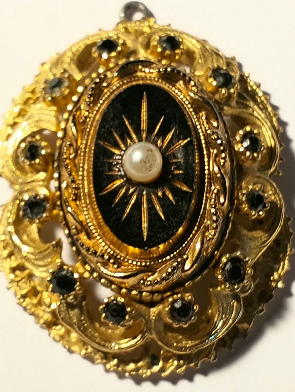 Attractive Vintage Victorian Revival Brooch 3 Attractive Vintage Victorian Revival Brooch - Image 3