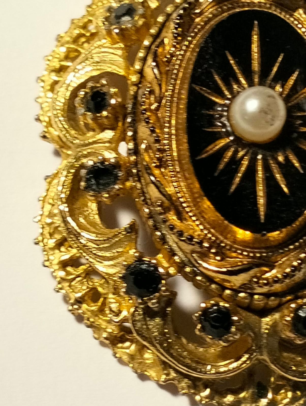 Attractive Vintage Victorian Revival Brooch 2 Attractive Vintage Victorian Revival Brooch - Image 2